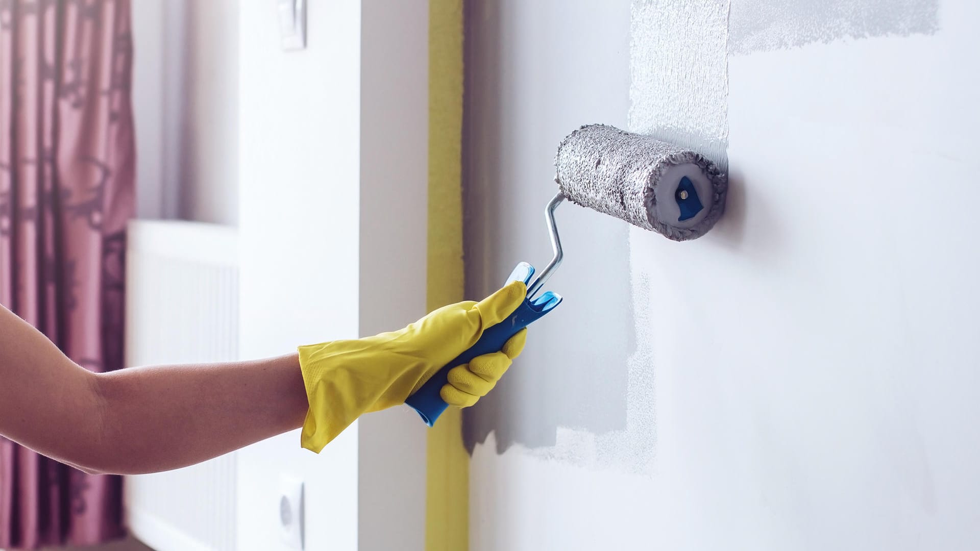 Hand painting wall in apartment