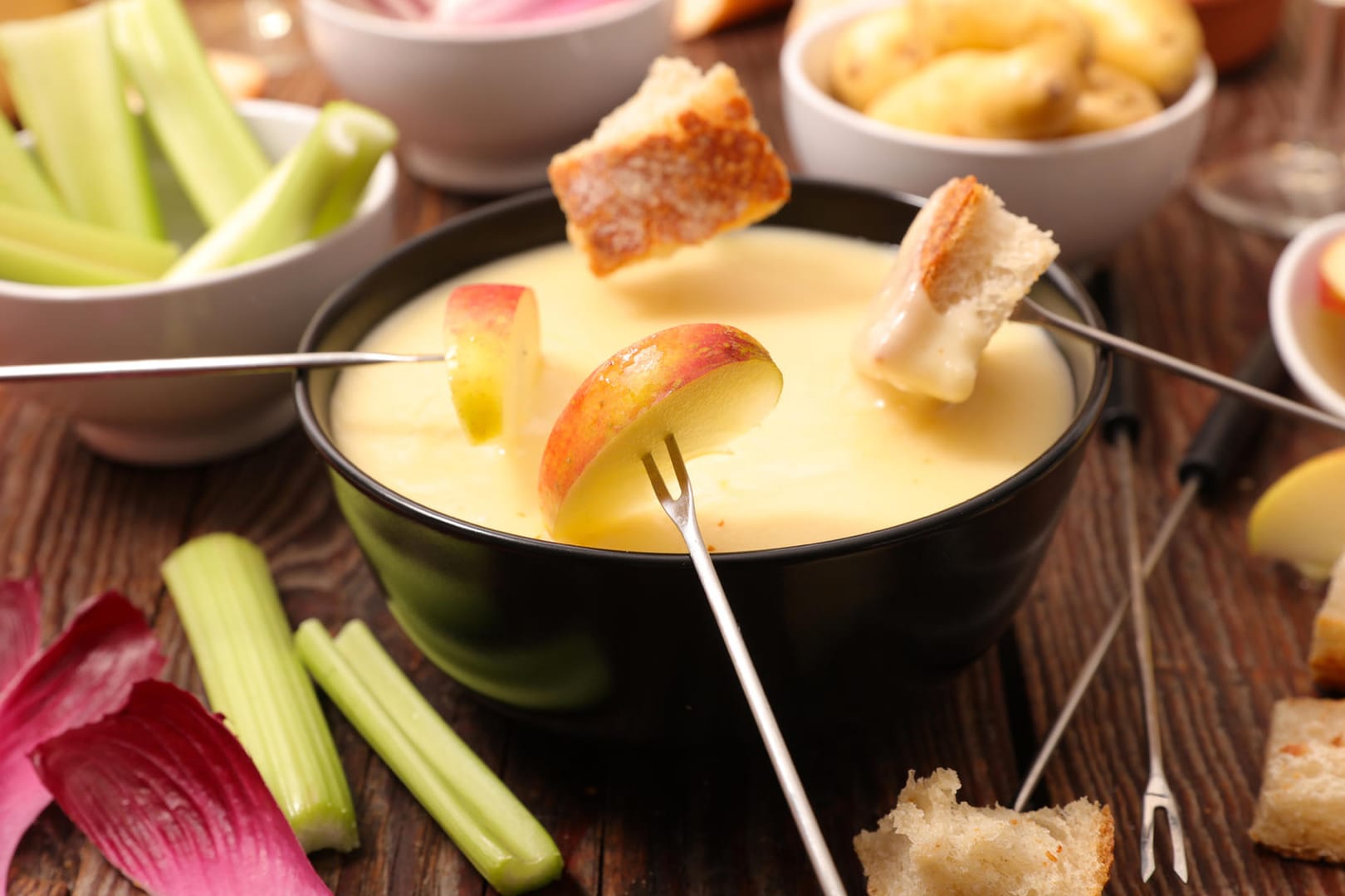 Vegetarisches Fondue: Auch Obst und Gemüse eignet sich für das Gericht.