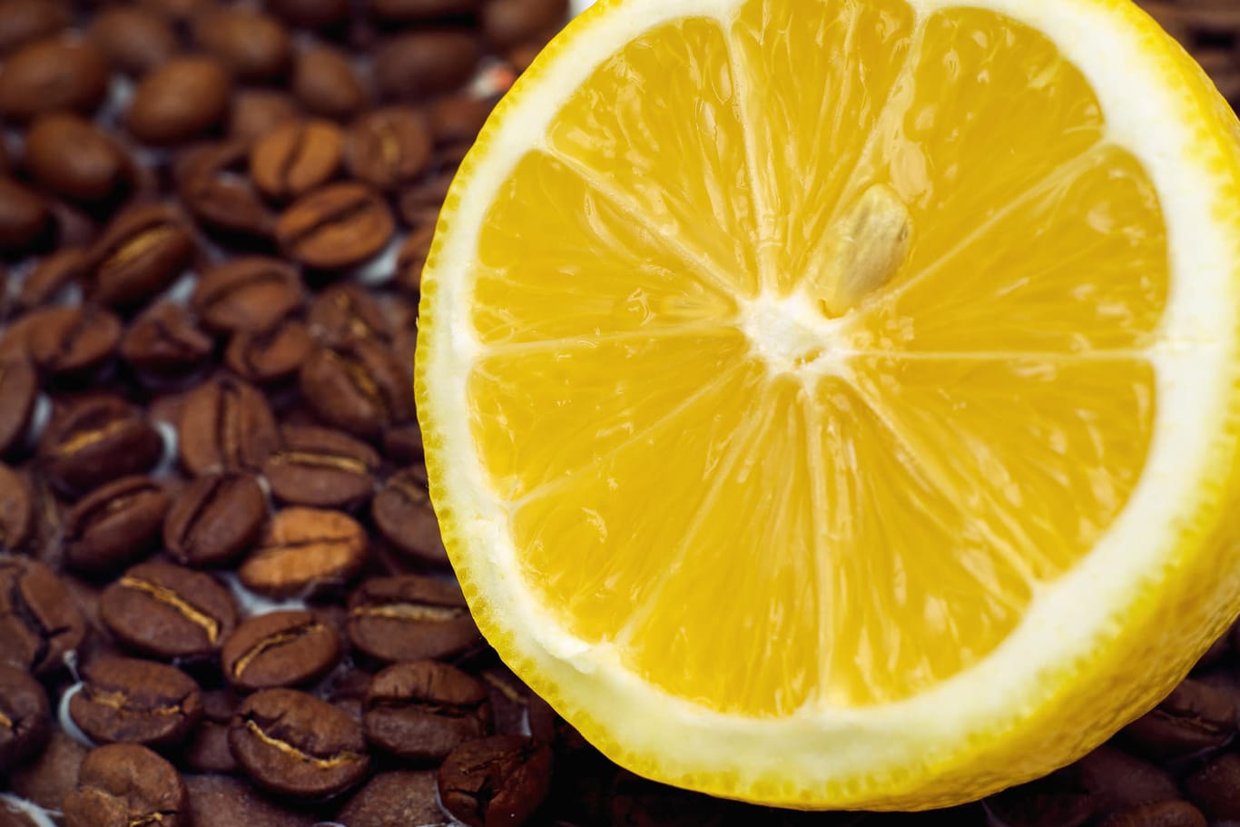 Zitrone und Kaffee: Eine starke Kombination gegen Kopfschmerzen. (Symbolbild) Zitrone und Kaffee: Eine starke Kombination gegen Kopfschmerzen. (Symbolbild)