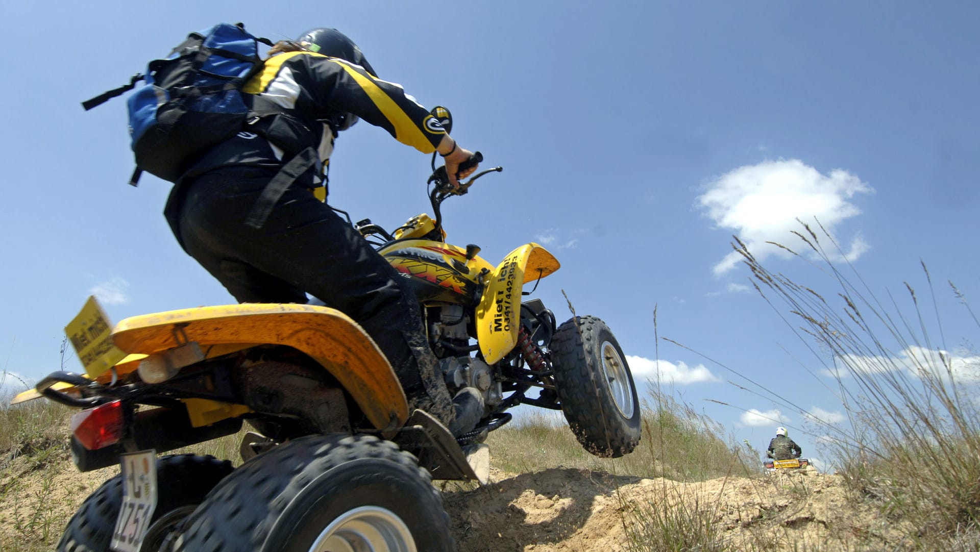 Quad: Zum Quad-Fahren brauchen Sie einen Pkw- oder Mofaführerschein.