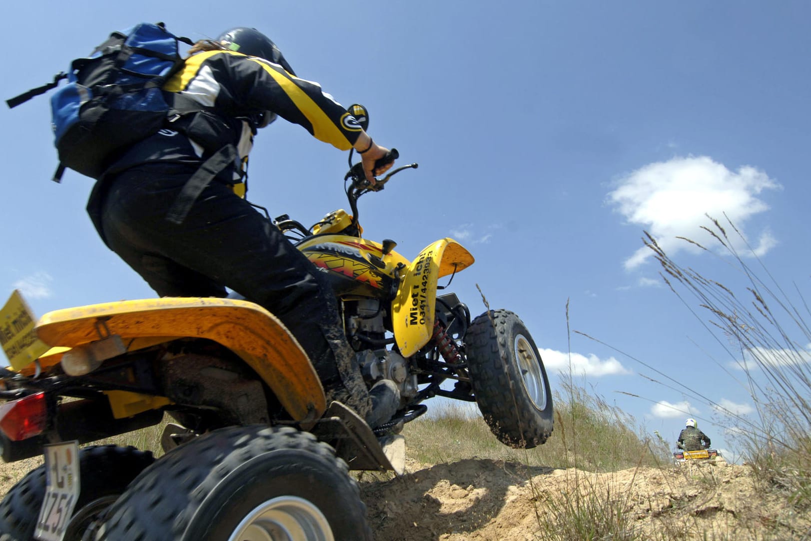 Quad: Zum Quad-Fahren brauchen Sie einen Pkw- oder Mofaführerschein.