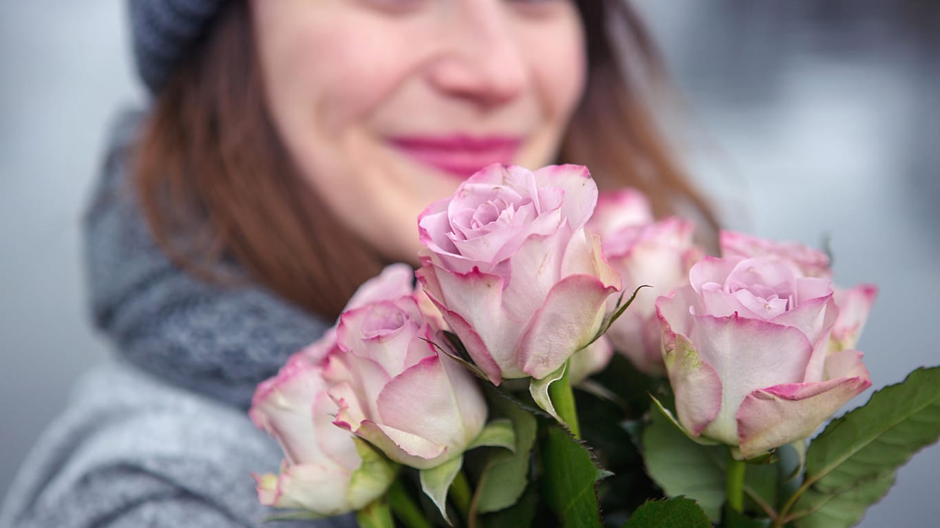 Allein am Valentinstag: Auch selbst gekaufte Rosen sind wunderschön.