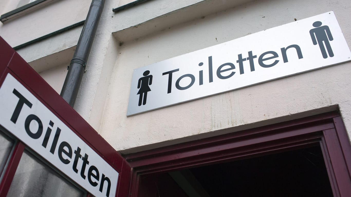 Toilettenschild: Achtung auf öffentlichen Toiletten – denn dort lauern besonders viele Bakterien.