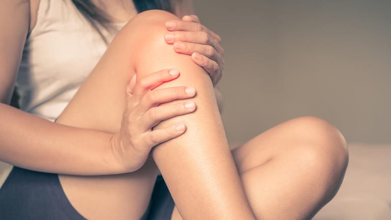 Das schmerzhafte Ziehen in Armen und Beinen wird von Betroffenen unterschiedlich stark empfunden.