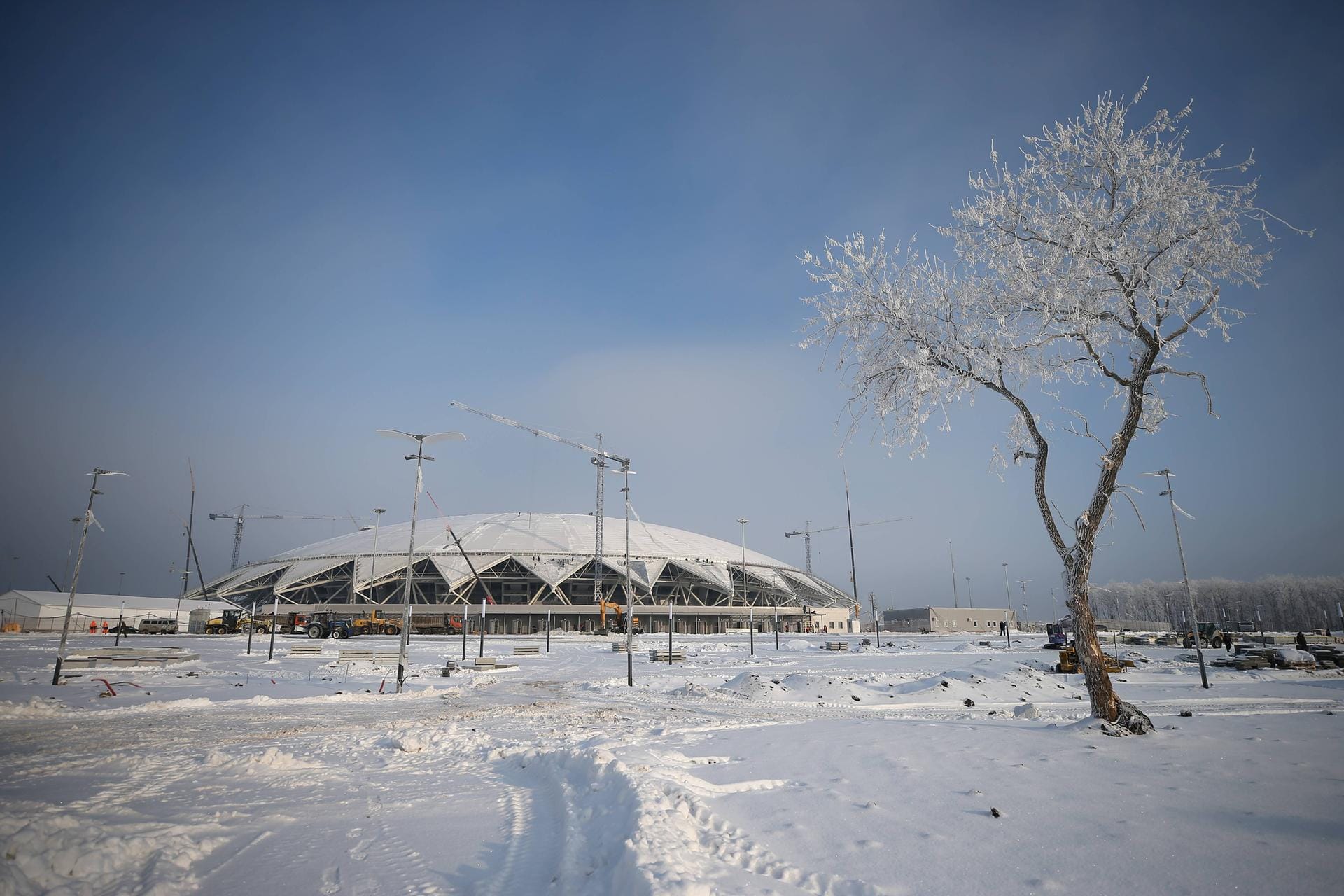 Stadion Samara: Die Bauarbeiten dieser Arena sind erst Anfang 2018 beendet worden, denn auch diese wurde eigens für die Fußball-WM entworfen. Auch hier finden ca. 45.000 Zuschauer Platz.