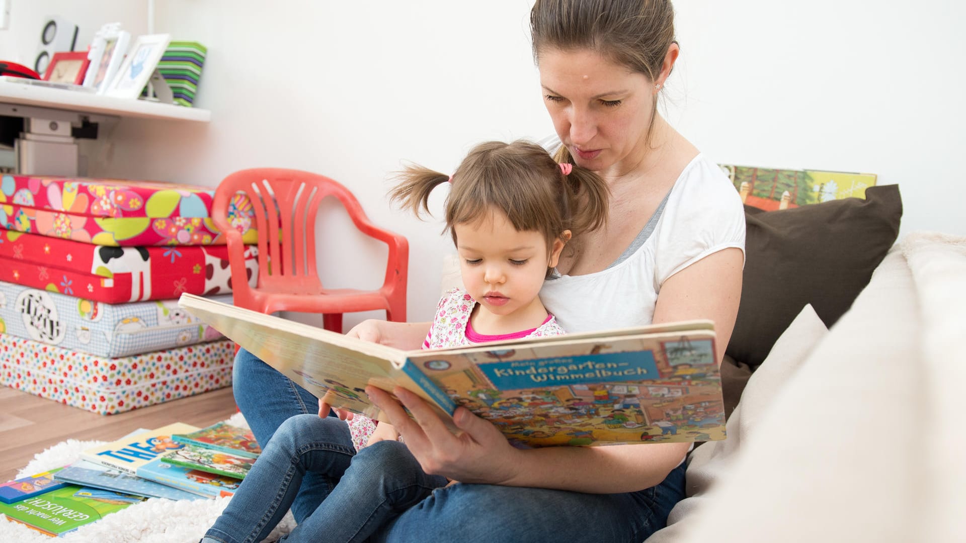 Mutter mit Kind: Eltern können den Kinderfreibetrag nutzen und so ihr zu versteuerndes Einkommen reduzieren