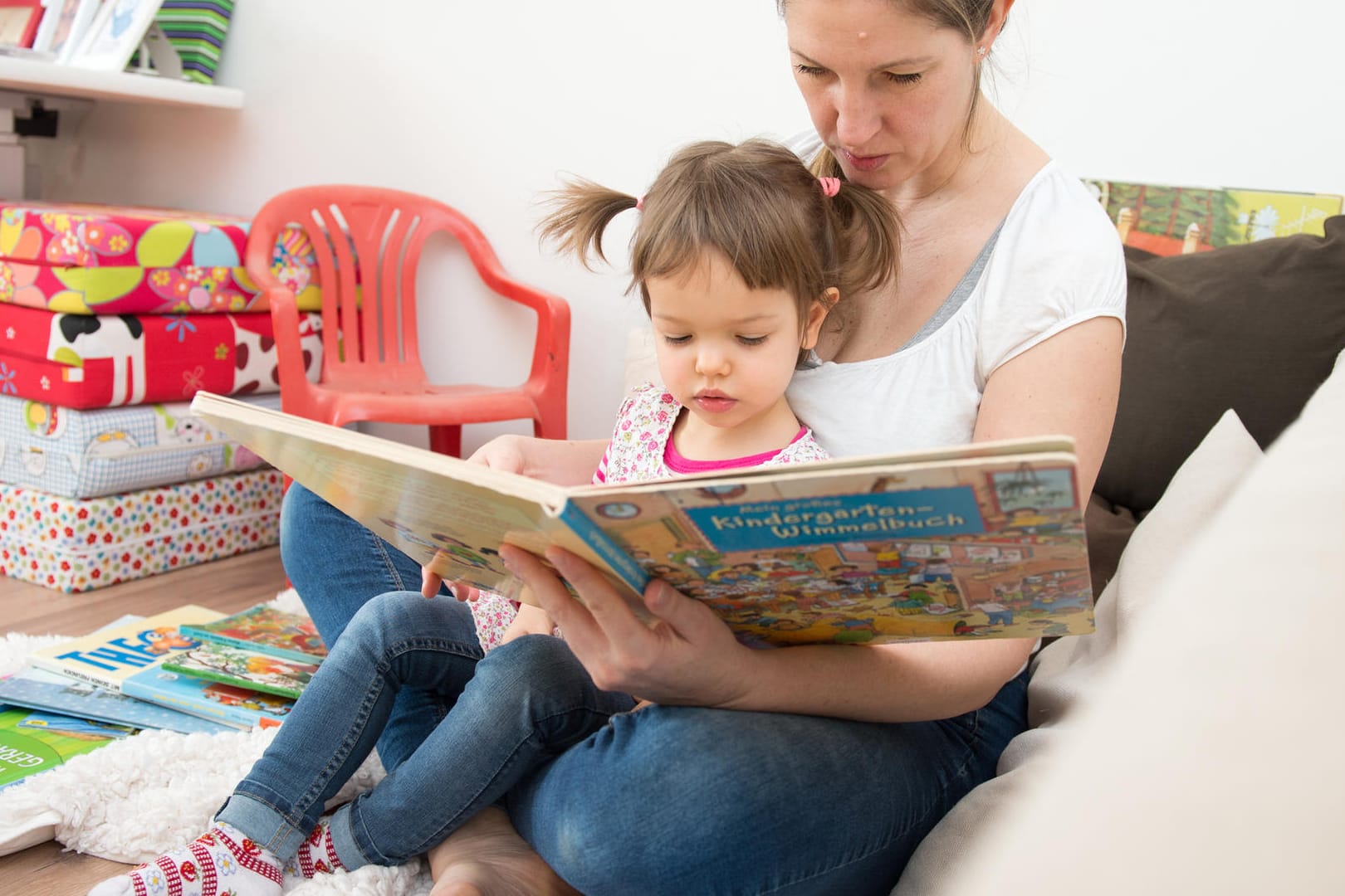 Mutter mit Kind: Eltern können den Kinderfreibetrag nutzen und so ihr zu versteuerndes Einkommen reduzieren