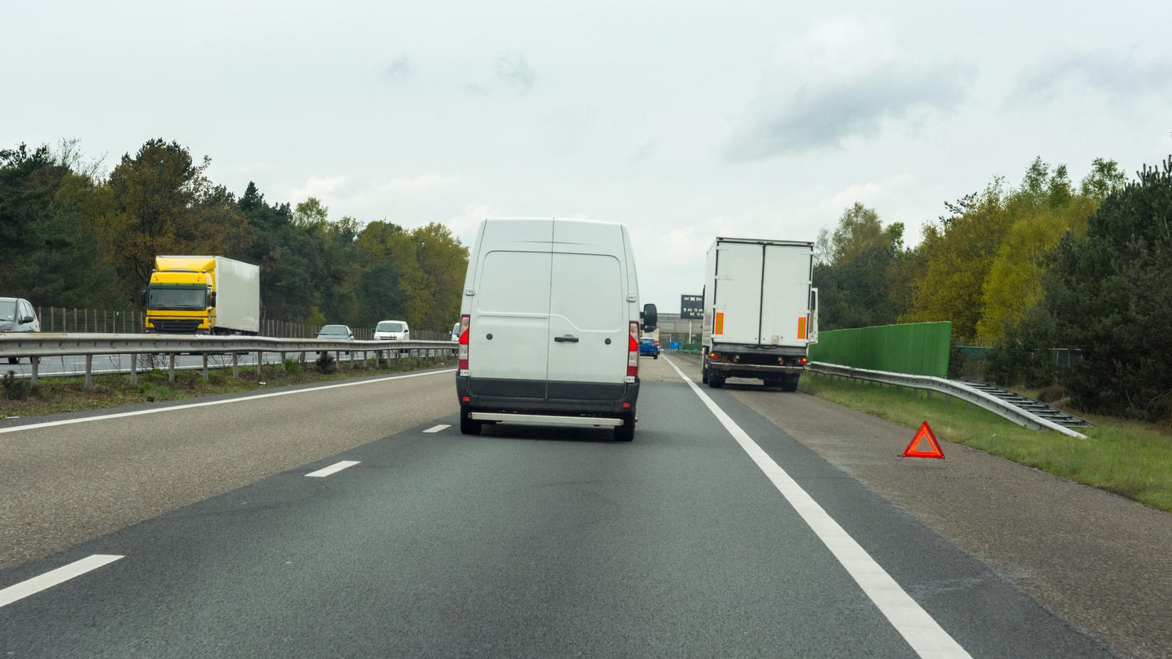 Standstreifen auf der Autobahn: Wer eine Panne hat, darf ihn nutzen.