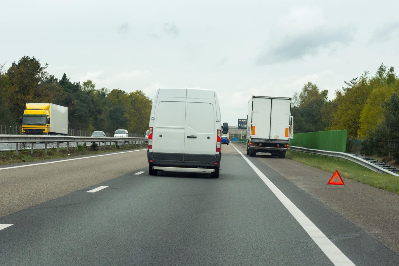 Standstreifen auf der Autobahn: Wer eine Panne hat, darf ihn nutzen.