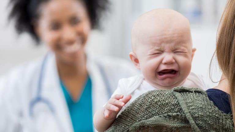 Dreimonatskoliken: Blähungen sind für ein Baby sehr schmerzhaft.