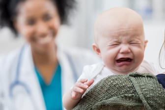 Dreimonatskoliken: Blähungen sind für ein Baby sehr schmerzhaft.