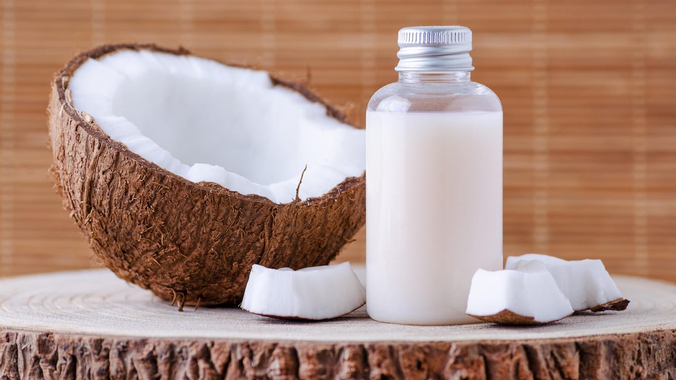 Kokosöl: Das Öl ist sehr ergiebig und vielseitig einsetzbar.