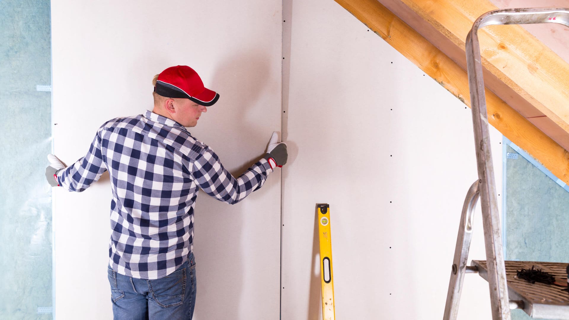 Handwerker beim Trockenbau