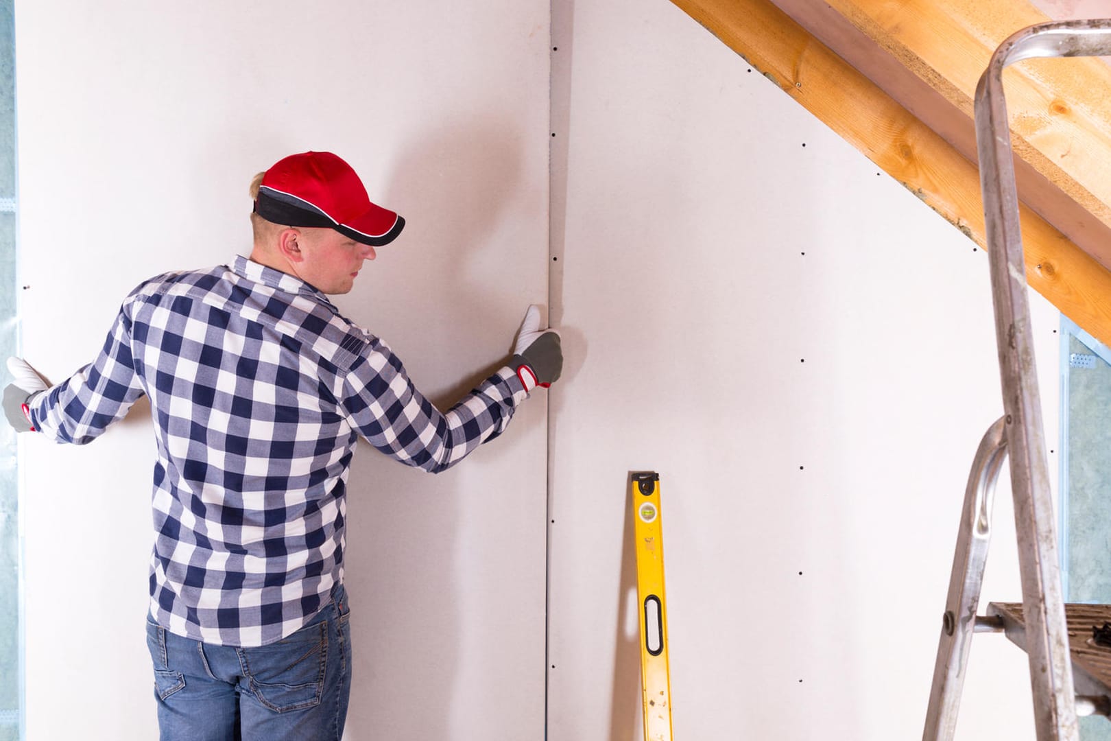 Handwerker beim Trockenbau