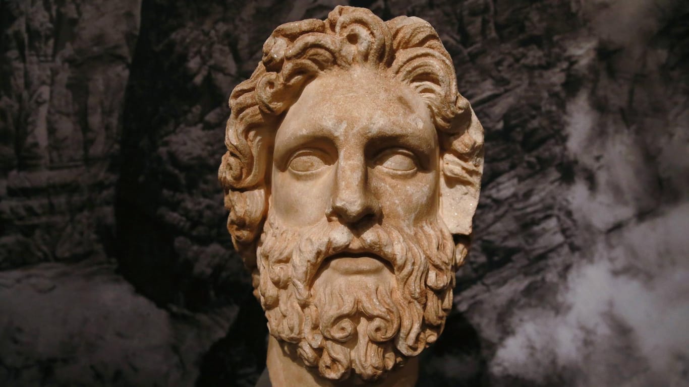 Zeusbüste: Der Gott der griechischen Mythologie und Göttervater gibt dem 54. Hochzeitstag seinen Namen.