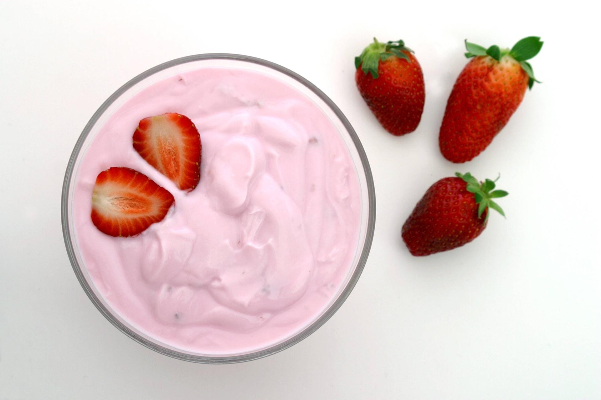 Ernährungs-Irrtum: Industrieller Erdbeerjoghurt wird aus Erdbeeren hergestellt