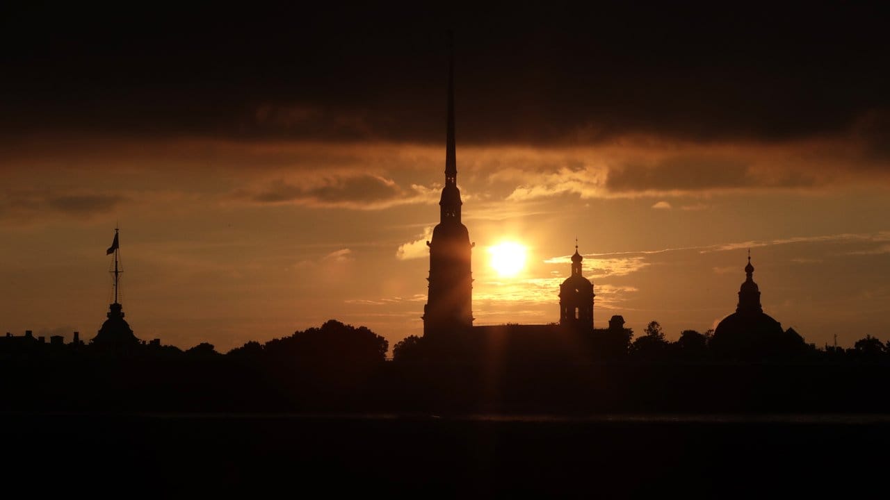 Sonnenuntergang in St. Petersburg