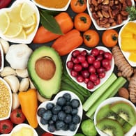 Gesund Lebensmittel: Mit einer hauptsächlich pflanzlichen Ernährung kann die Arterienverkalkung vorgebeugt und behandelt werden.