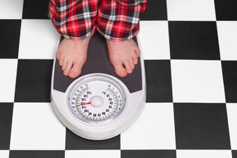 Forscher haben herausgefunden, wie Übergewicht und Bluthochdruck zusammenhängen.
