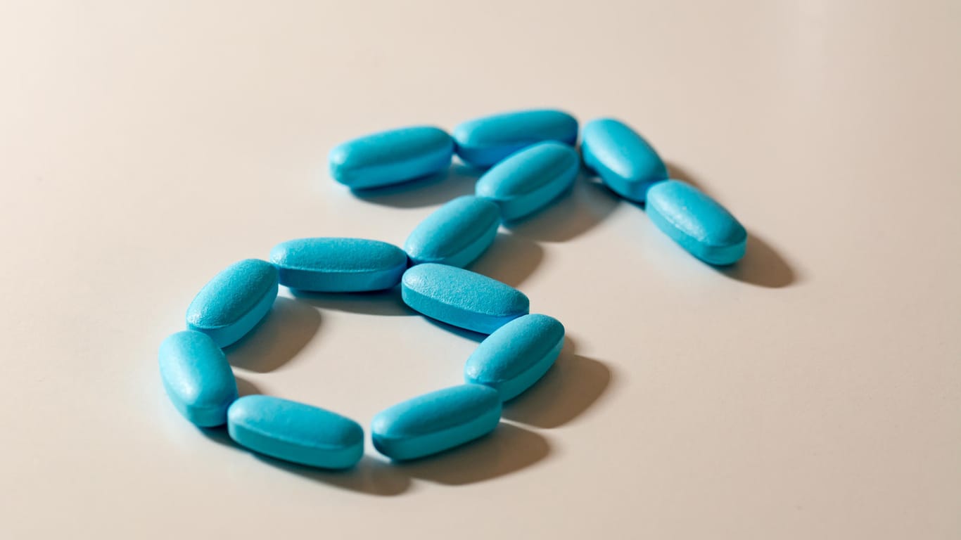 Testosteronpräparate: Die Tabletten können bei Potenzproblemen helfen, bringen aber auch Risiken mit sich.
