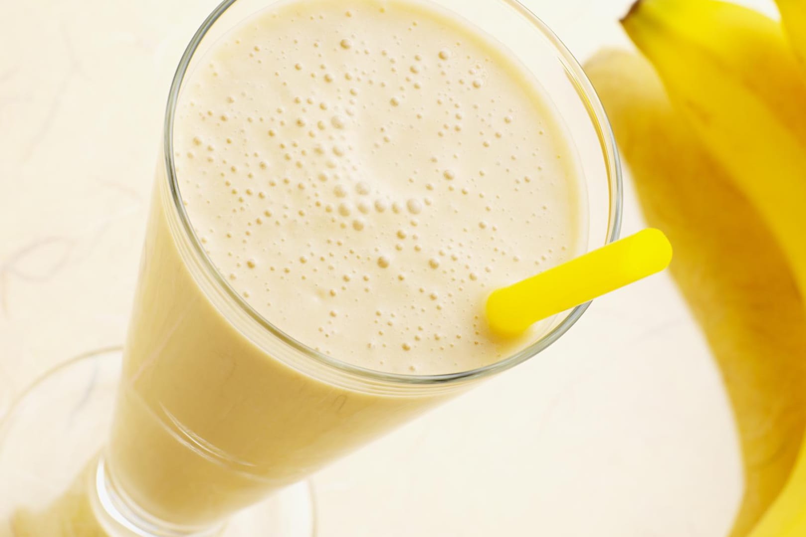 Ein Bananen-Milchshake ist nicht nur im Sommer lecker.