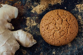 Ingwerplätzchen: Frischer Ingwer ist nicht nur gesund, sondern verleiht Keksen auch ein einzigartiges Aroma.