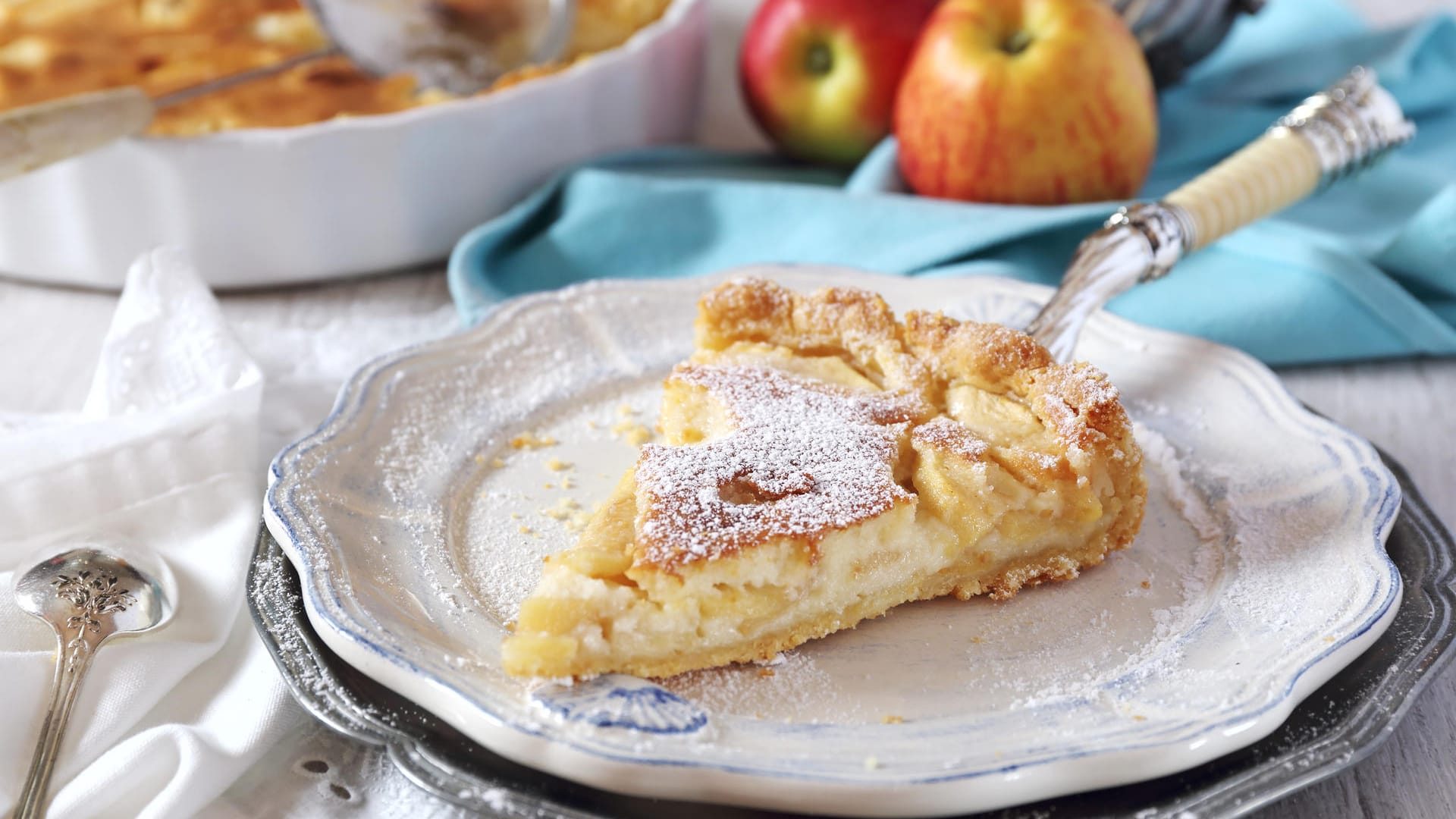 Apfelkuchen: Aus Äpfeln und Vanillepudding lässt sich ein köstlicher Kuchen zaubern.