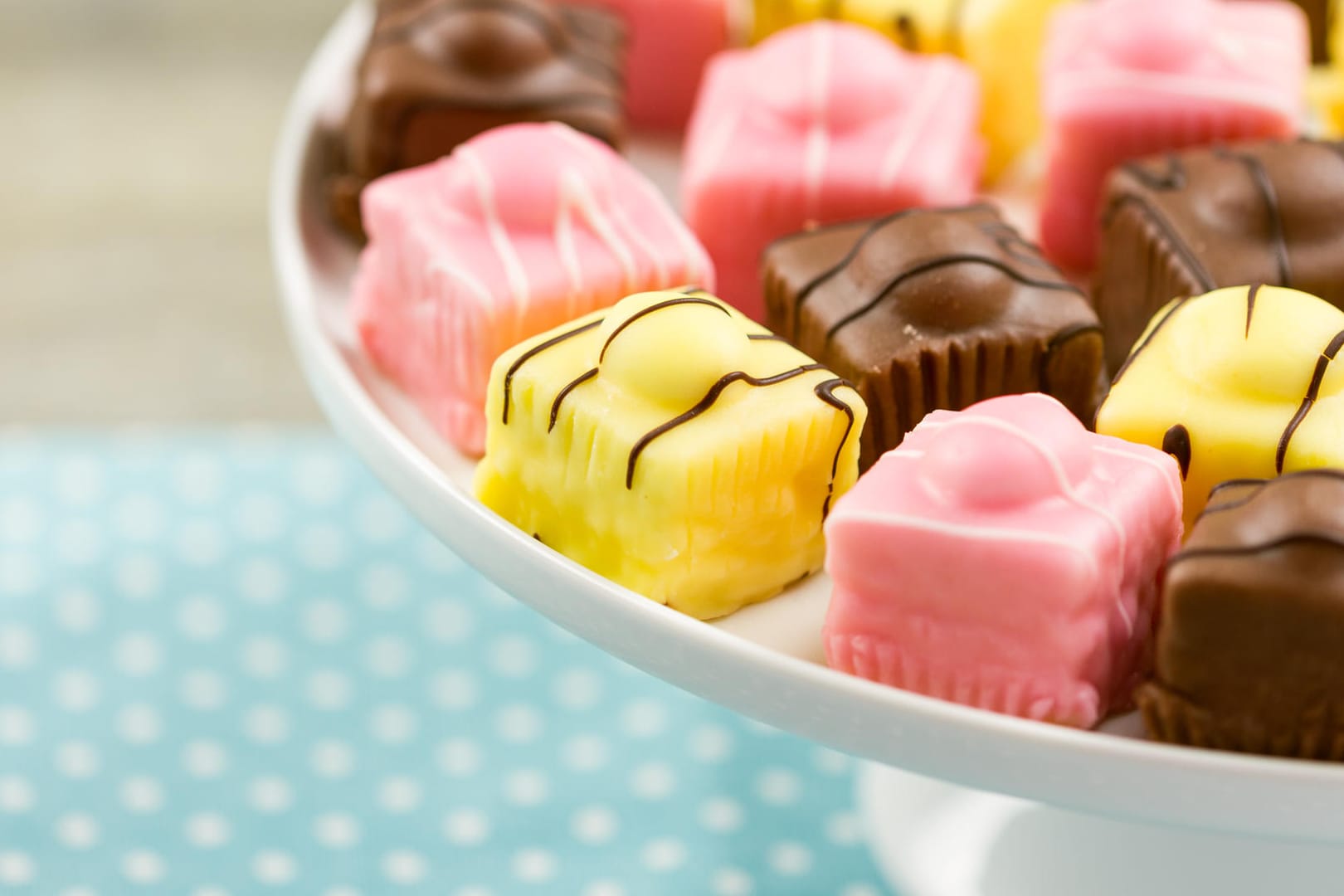 Petit Fours: Das kunstvolle Kleingebäck können Sie auch selbst machen.