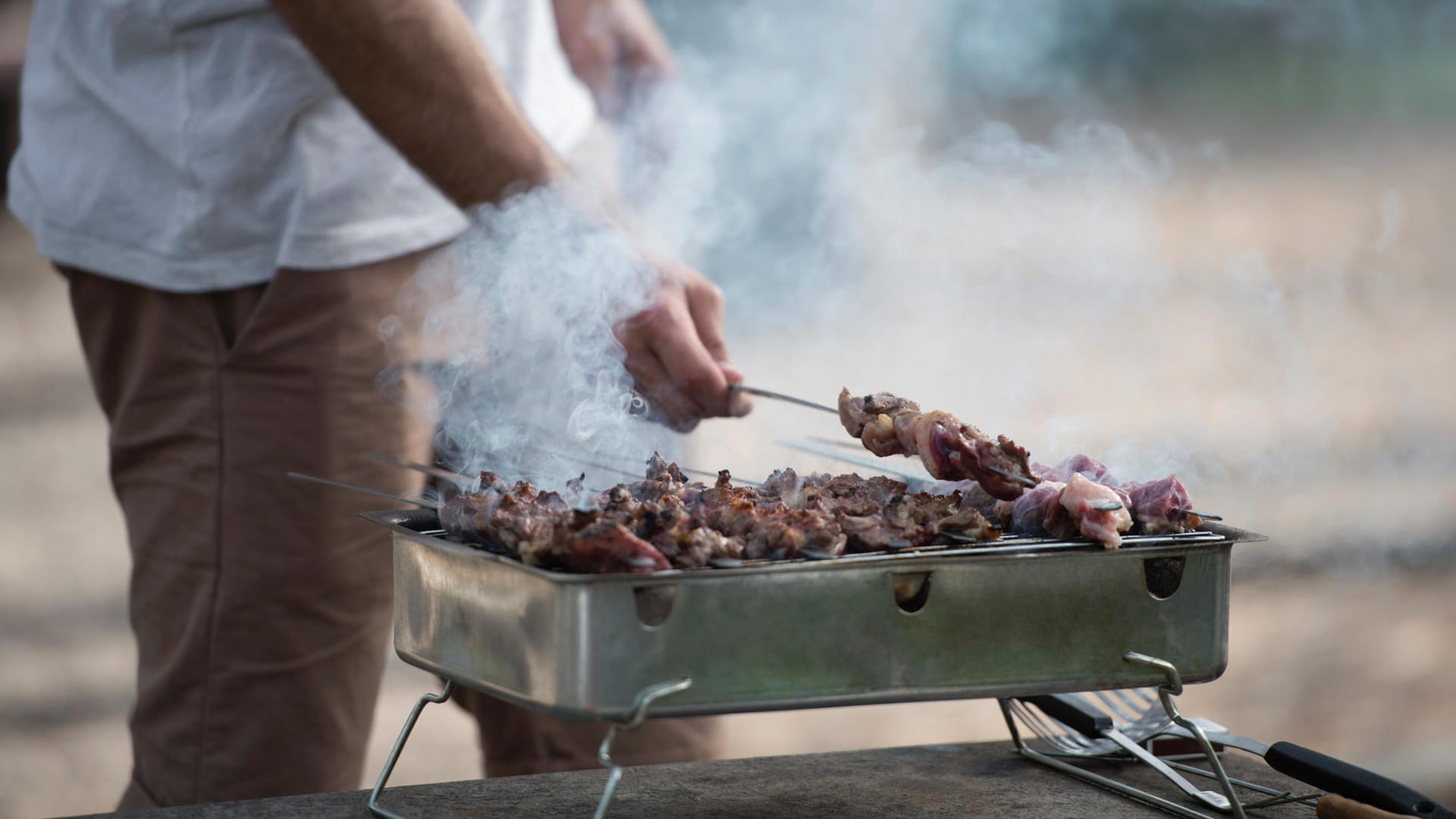 Grillen: Auch für den Balkon gibt es passende Grillgeräte.