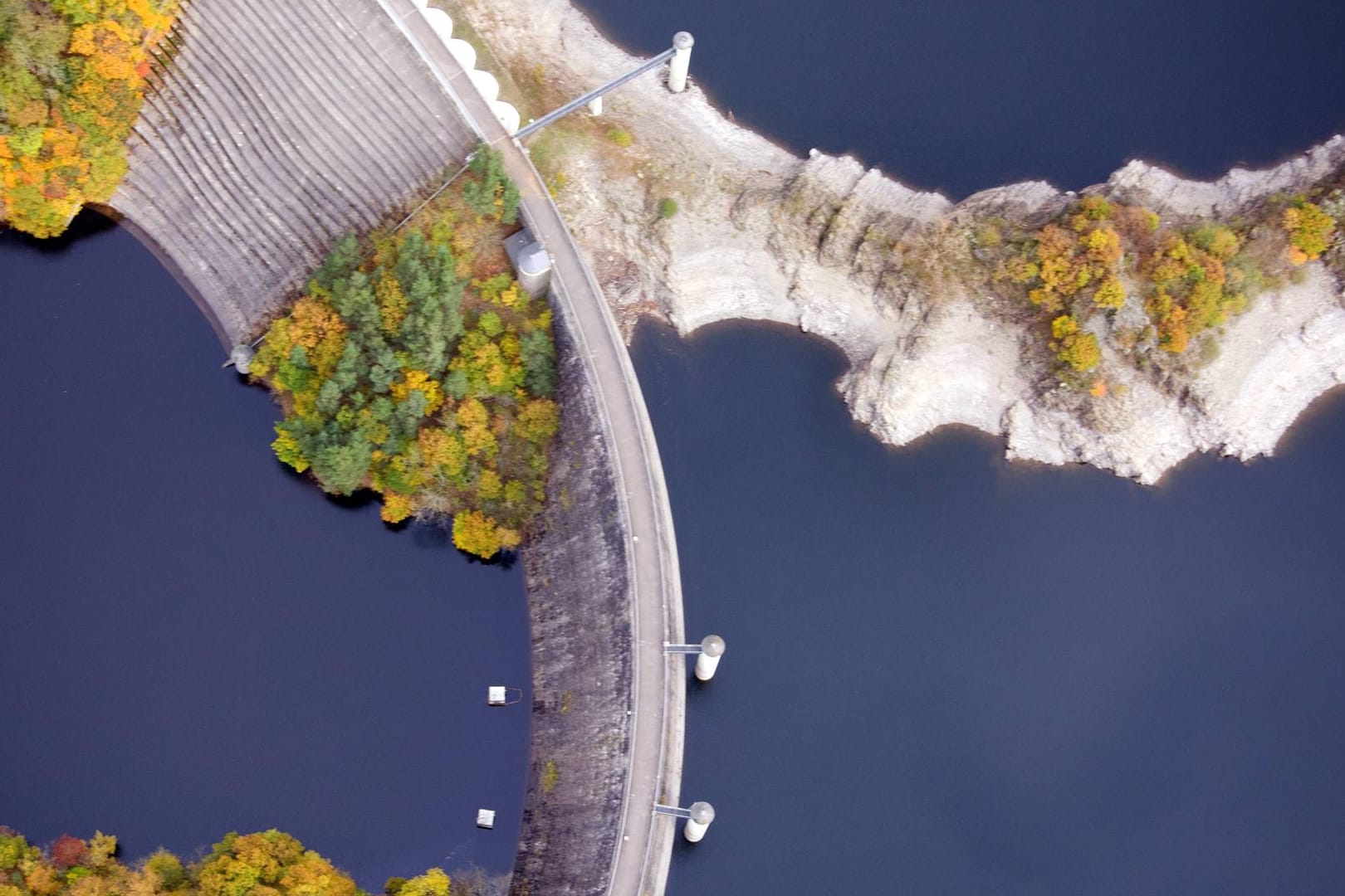 Nationalpark Eifel: Die Urfttalsperre ist eine der ältesten Staumauern in Deutschland.