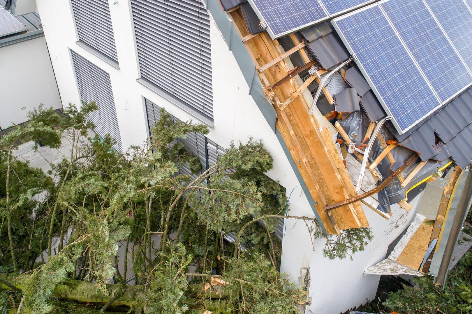 Sturmschaden am Haus: In dein meisten Fällen kommt dafür die Wohngebäudeversicherung auf.