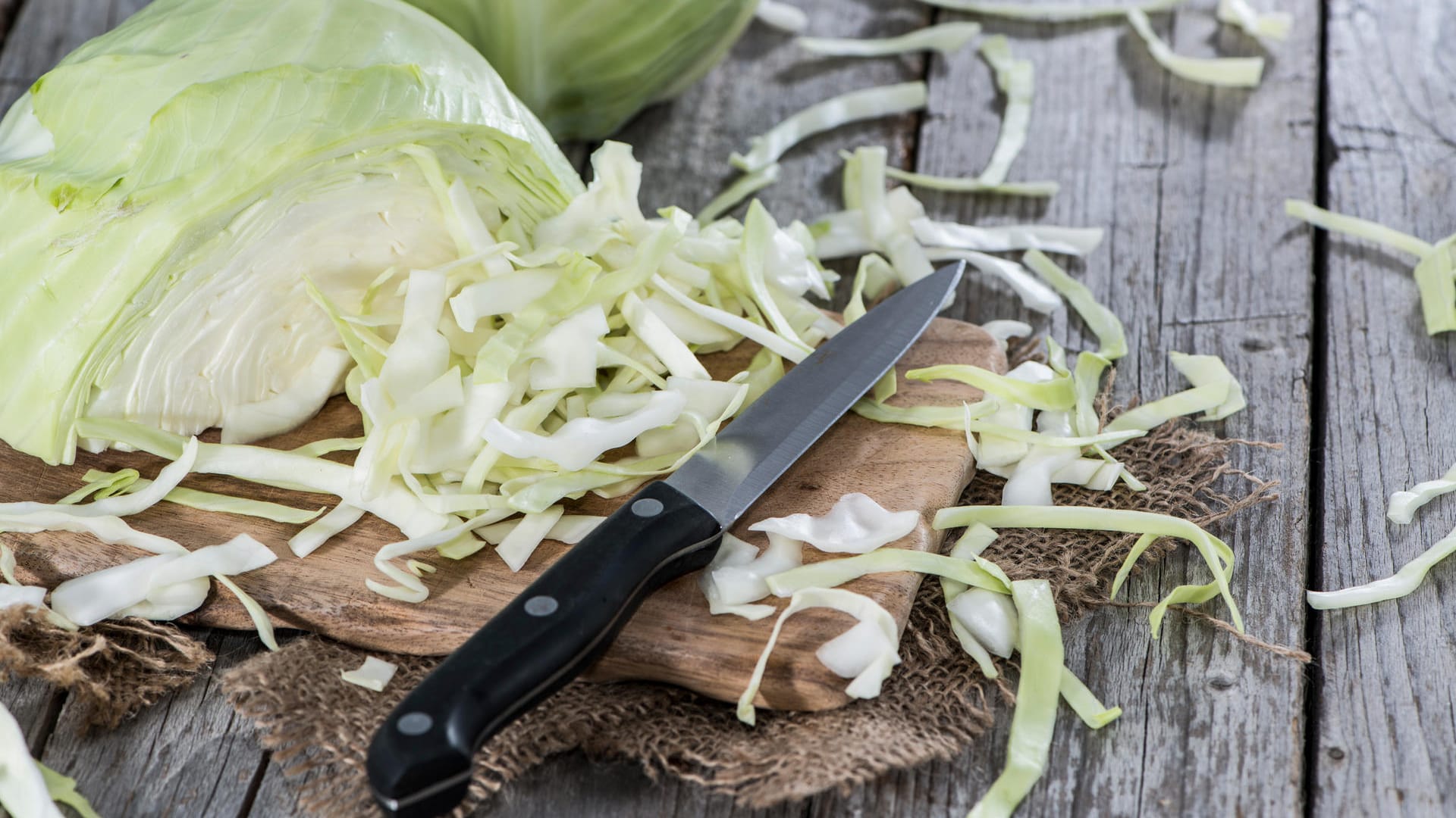 Seelachsfilet veredelt den Kohleintopf.