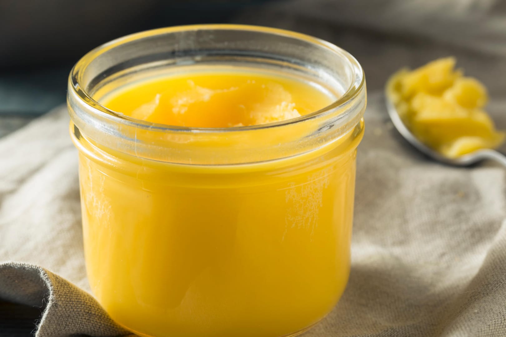 Ghee ist geklärte Butter - auch Butterschmalz genannt.