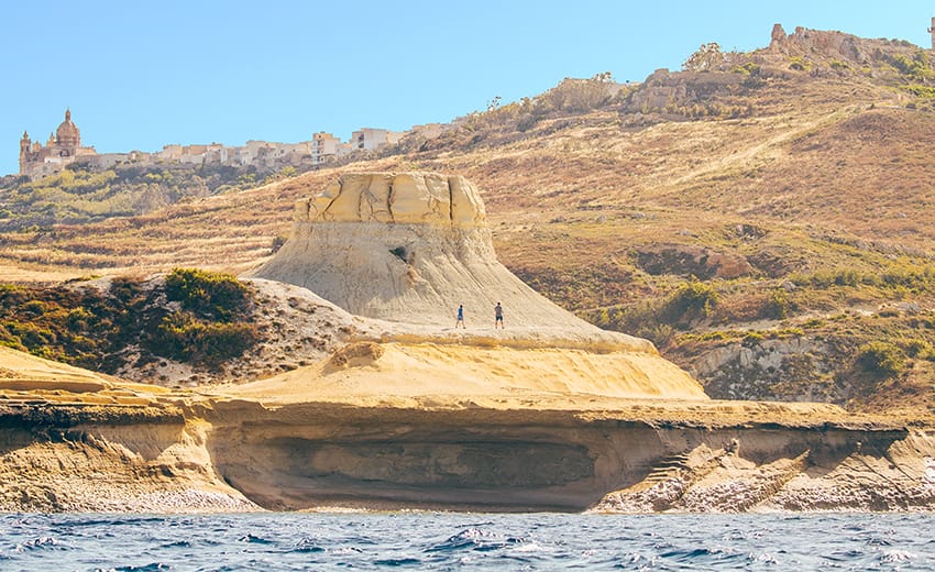 Spaziergang in der Bucht Xwejni Bay auf Gozo