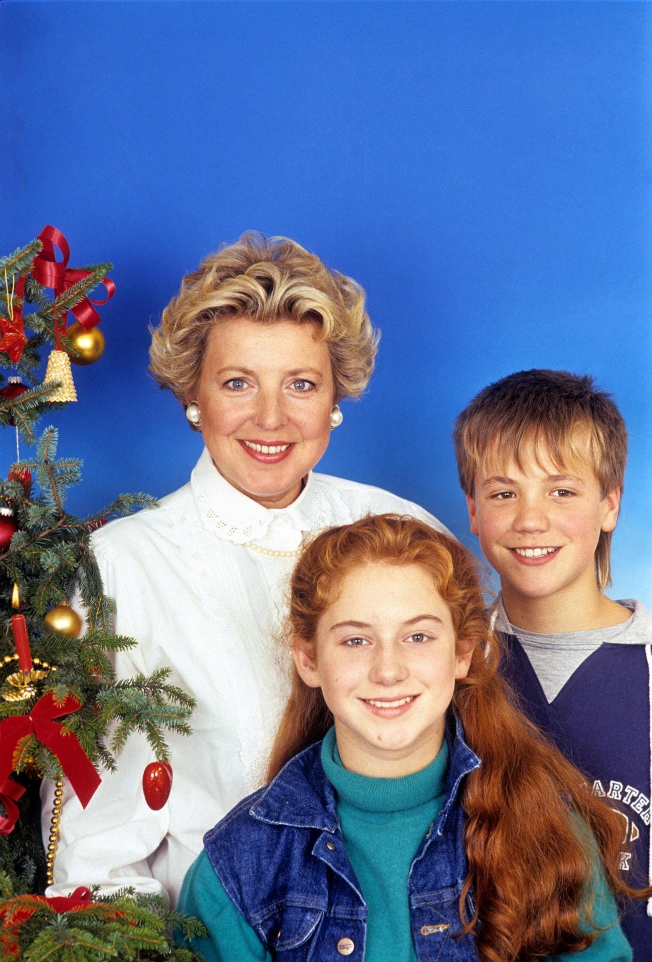 Marie-Luise Marjan mit Moritz A. Sachs und Rebecca Siemoneit (heute Siemoneit-Barum): Letztere ist in der Serie erwachsen geworden.
