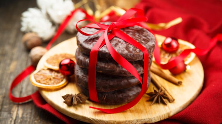 Schokoladenlebkuchen: Für die Glasur werden Butter und Kuvertüre vermischt.