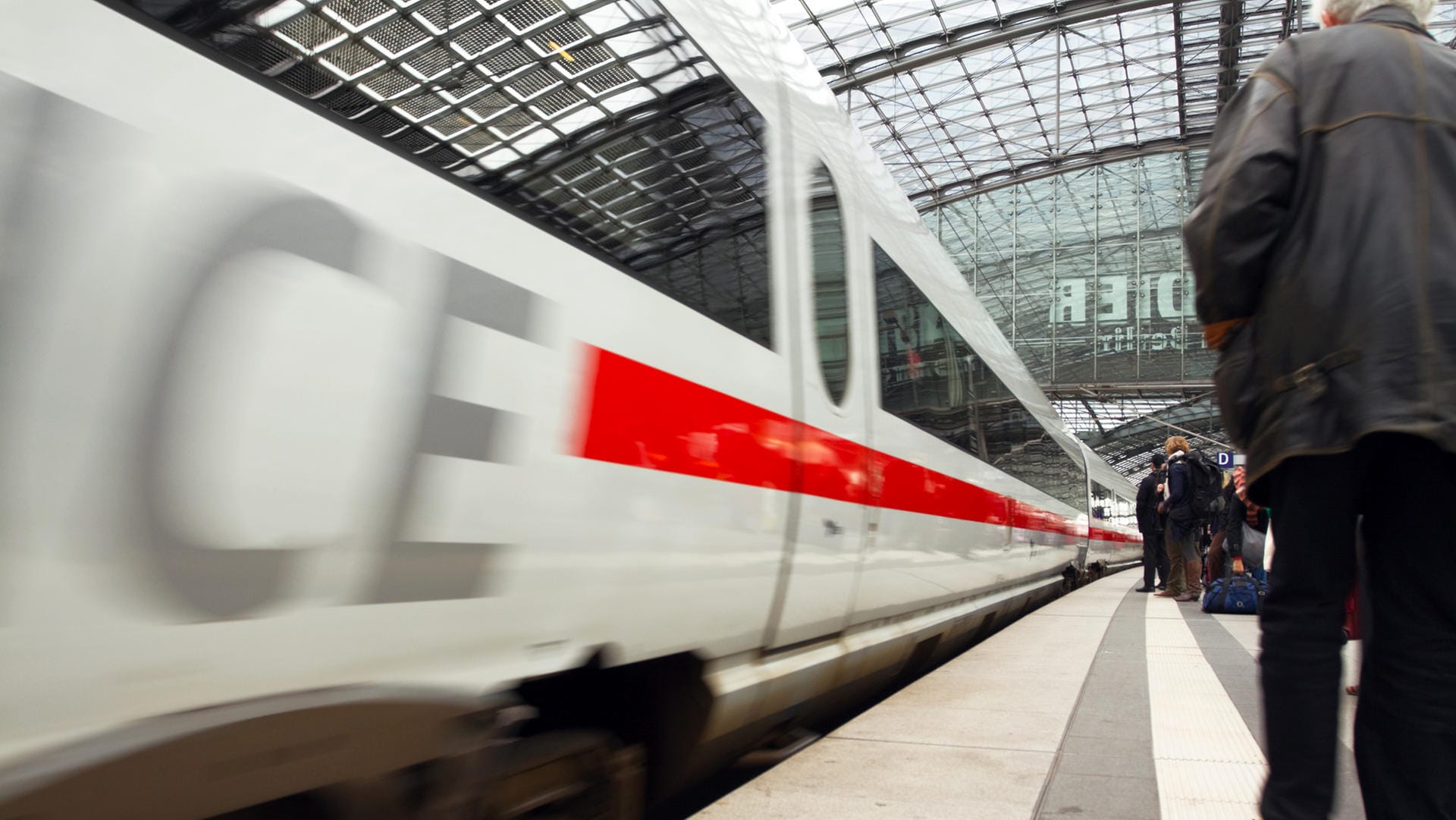 Bahnsteig: Wer in einem Zug einen Sitzplatz reserviert hat, hat bestimmte Rechte.