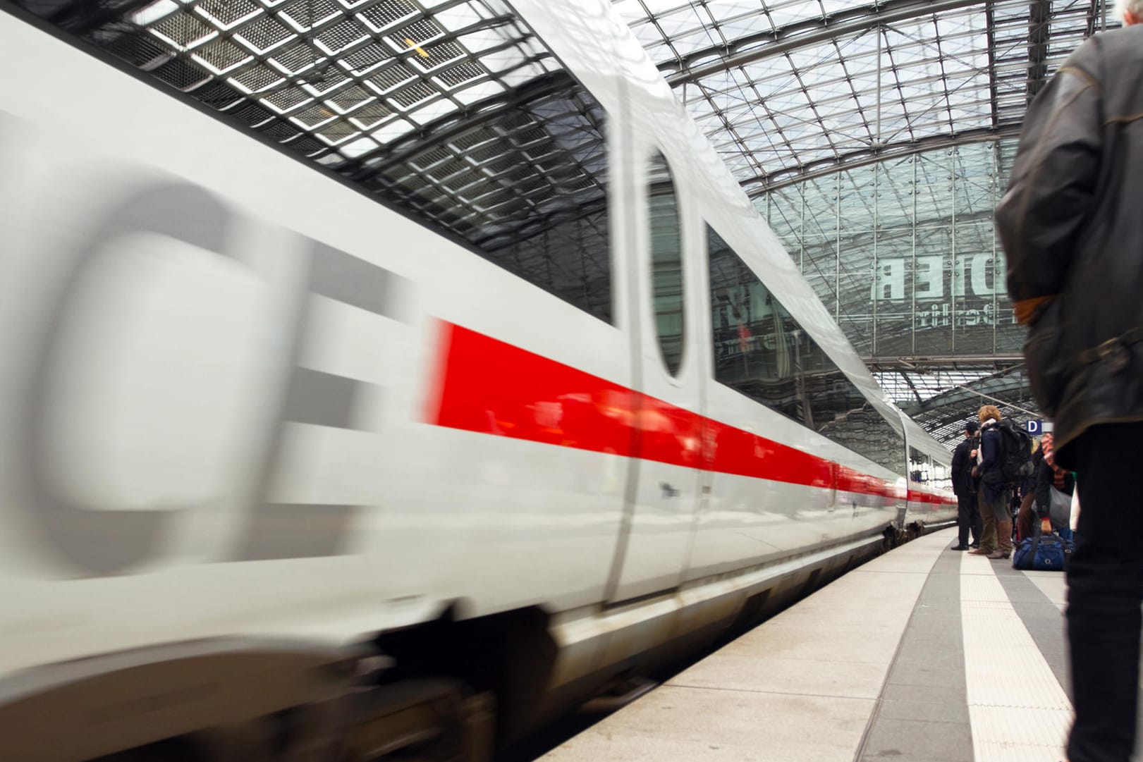 Bahnsteig: Wer in einem Zug einen Sitzplatz reserviert hat, hat bestimmte Rechte.