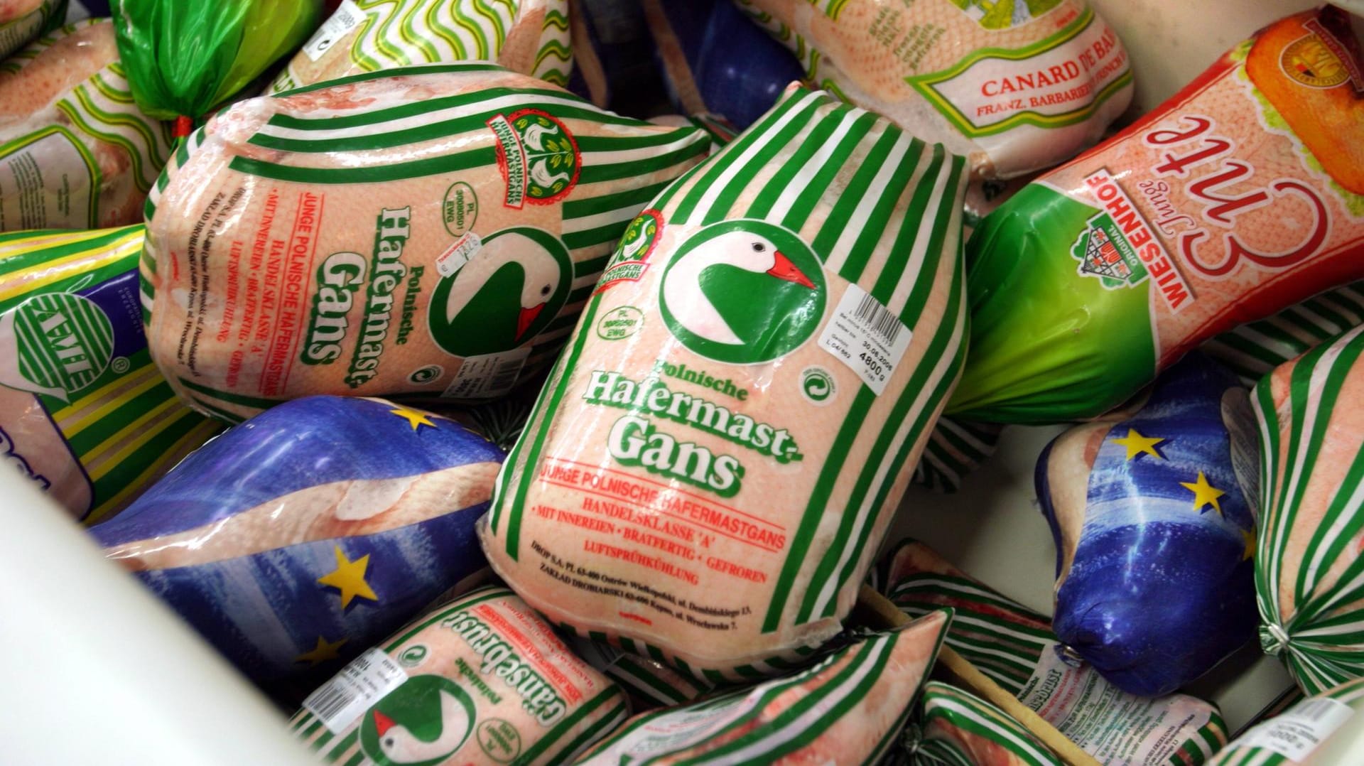 Gänse in der Tiefkühltruhe: Tiefgefrorene Produkte haben den Nachteil, dass sie nach dem Zubereiten manchmal trocken sind.