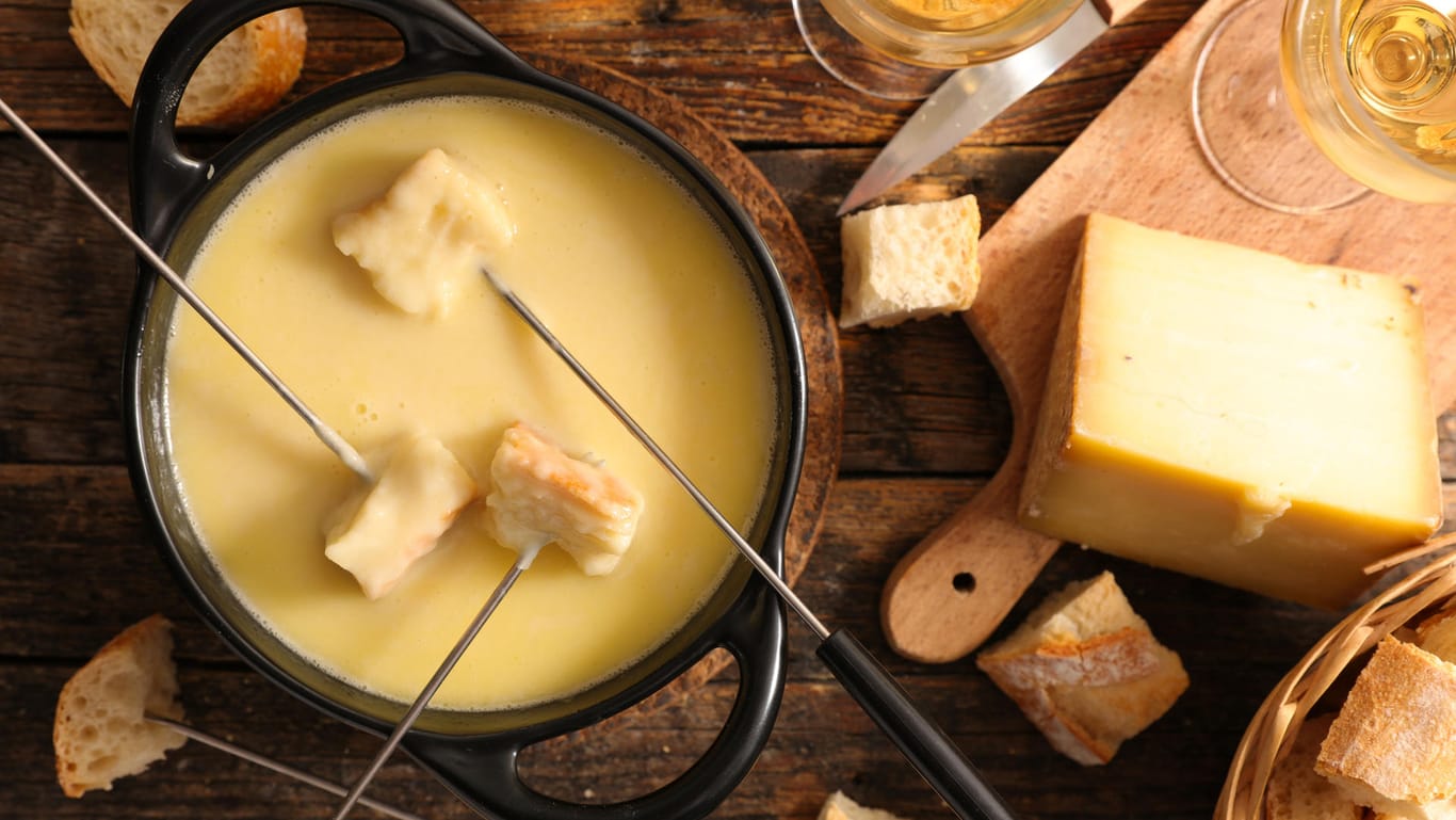 Käsefondue: Für Käseliebhaber ist ein Schweizer Fondue ein Traum.