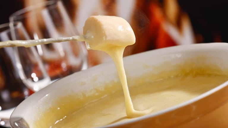 Flüssiger Käse: Vacherin und Gruyère eignen sich besonders gut für Käsefondue.