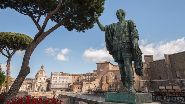 Statue von Julius Cäsar: Der römische Herrscher hat das Schaltjahr eingeführt.
