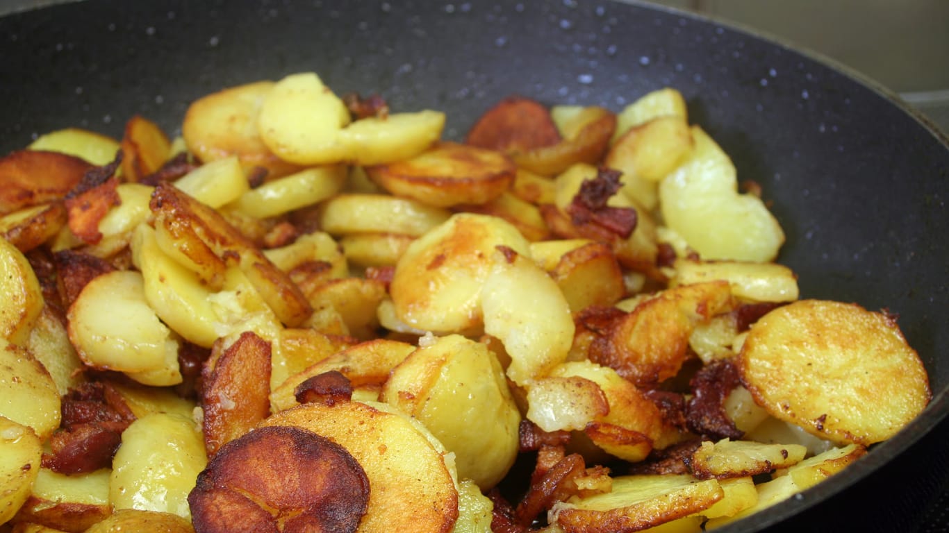 Bratkartoffeln: Knusprig und goldgelb müssen sie sein.