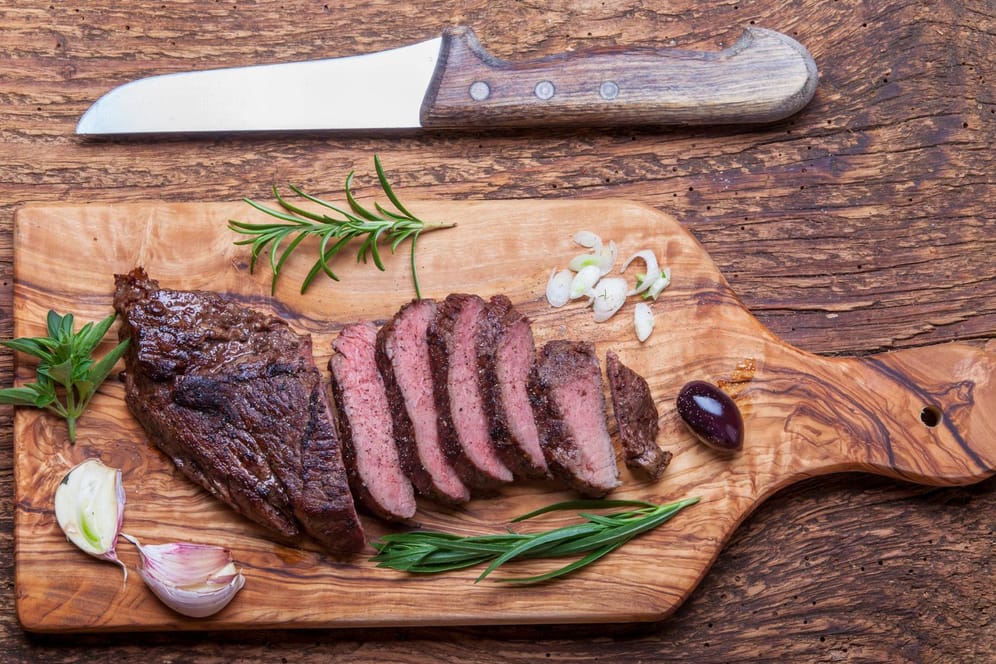 Steak: Bei der Atkins-Diät wird die Kohlehydratzufuhr reduziert, Fleisch und Fett sind aber erlaubt.