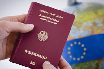 Deutscher Reisepass: Die Kosten für einen Reisepass hängen unter anderem vom Alter des Passinhabers ab.