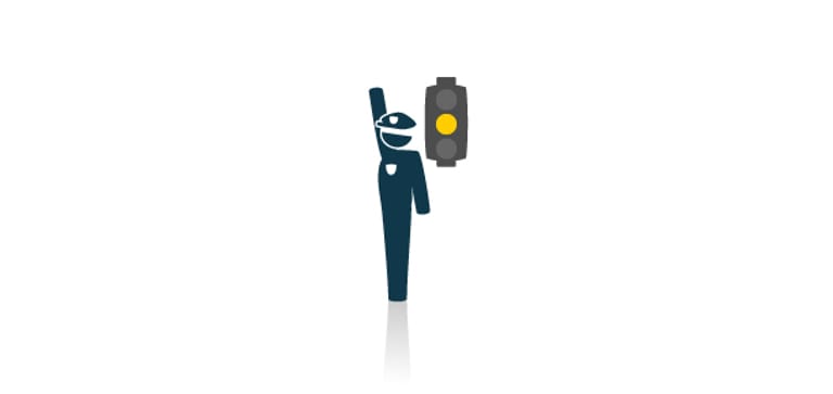 Polizist mit erhobenem Arm: Das Handzeichen ist vergleichbar mit dem gelben Ampelsignal.
