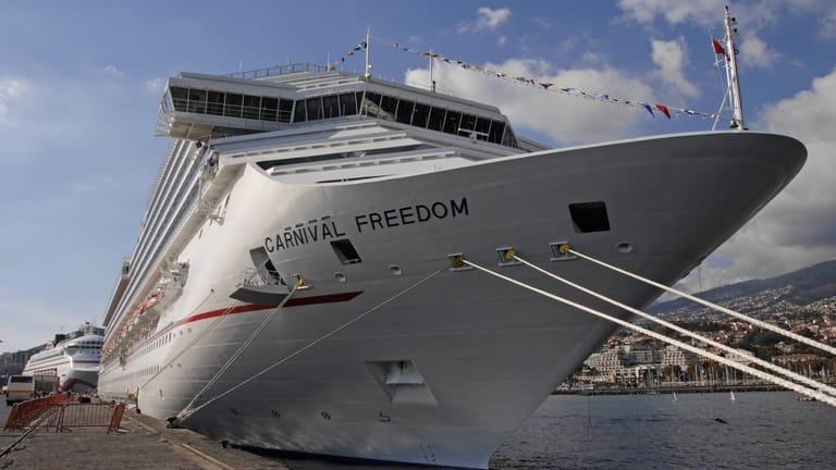 Big Nude Boat: Die "Carnival Freedom" schippert als FKK-Kreuzfahrtschiff über die Meere.