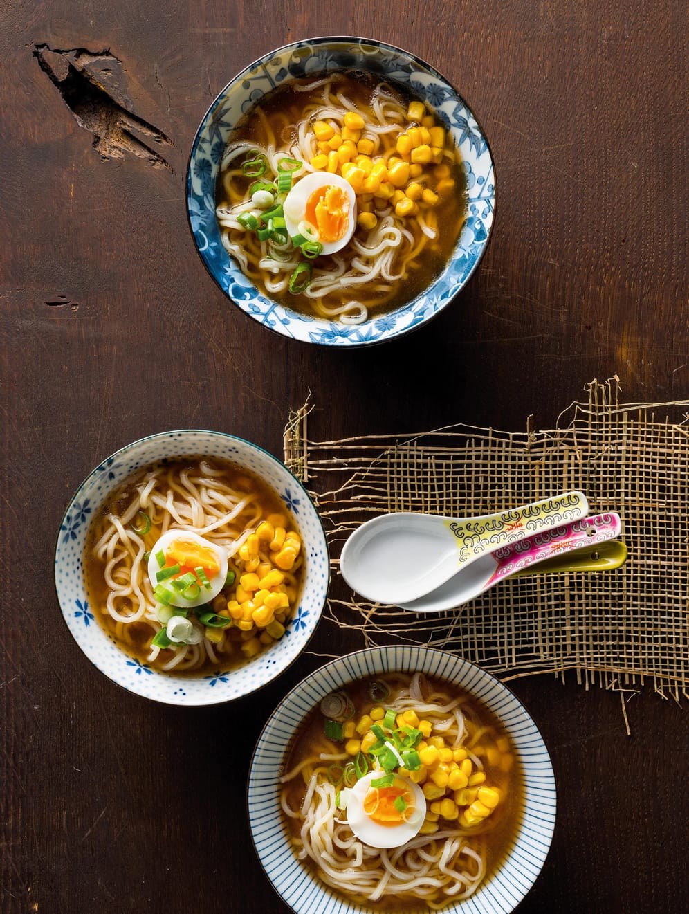 Miso-Ramen: Die Variante des Nationalgerichts wird traditionell gerne mit Ei und Mais serviert