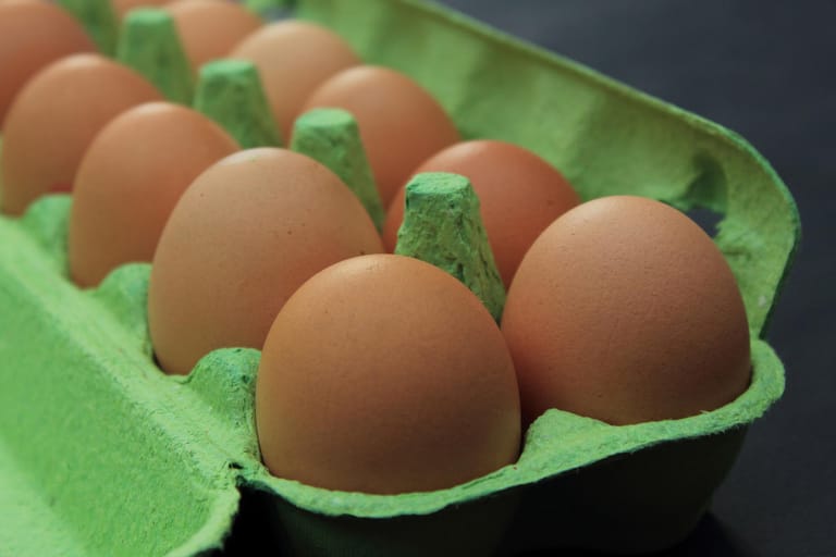 Eier im Karton: Das enthaltene Eiweiß kann vom Körper gut in Muskeln umgewandelt werden.