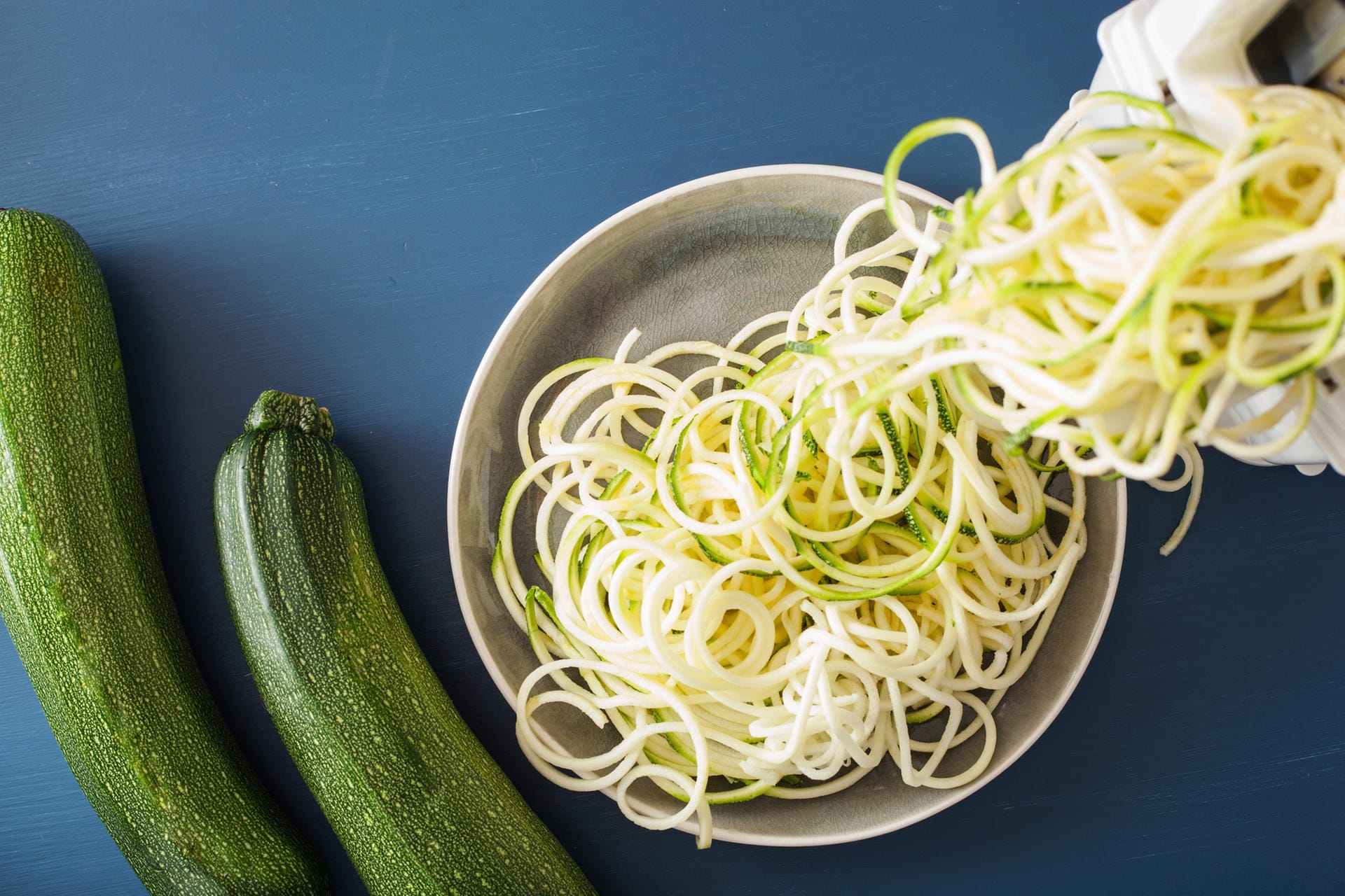 Zucchini: Das wasserreiche Gemüse kann auch als Ersatz für Spaghetti verwendet werden.